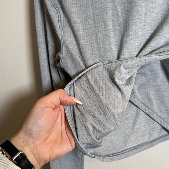 EUC Lululemon Light Blue Long Sleeve Tulip Back Athletic Top 4 - Picture 5 of 6